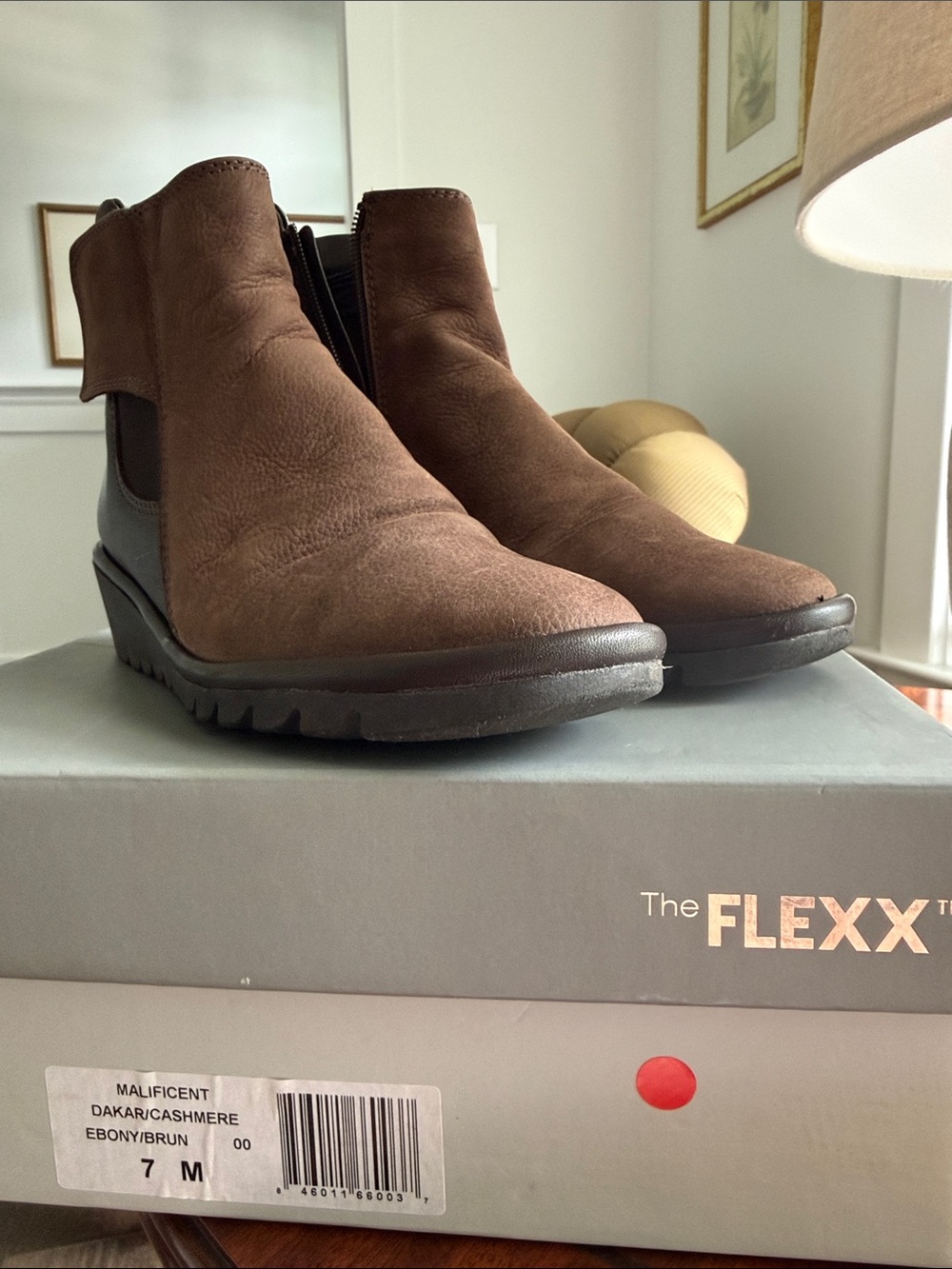 THE FLEXX Dark Brown Ankle Booties. Size 7